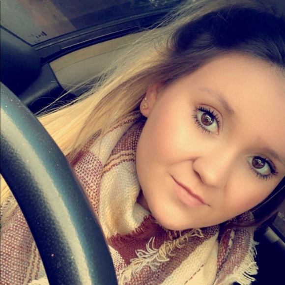 Meet your Posher, Linsey - Picture 1 of 1